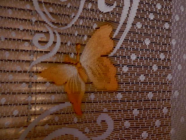 Záclona motýl oranžový v 150 cm